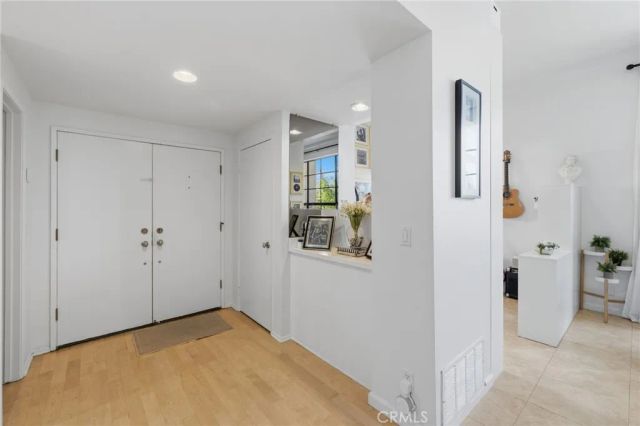 17106 Burbank, Encino, CA 91316