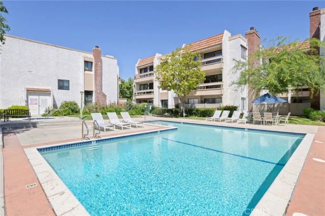 17106 Burbank, Encino, CA 91316