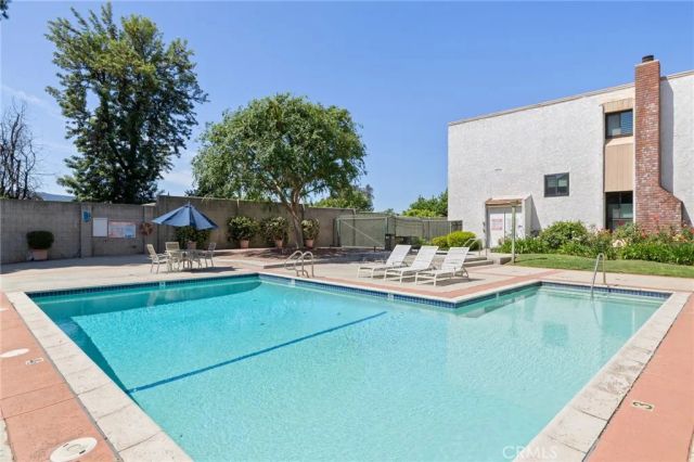 17106 Burbank, Encino, CA 91316