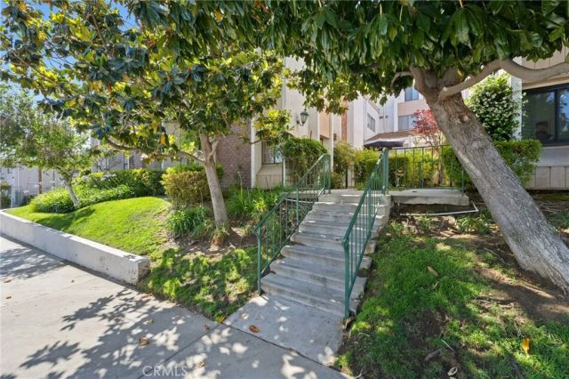 17106 Burbank, Encino, CA 91316