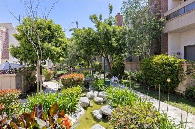 17106 Burbank, Encino, CA 91316