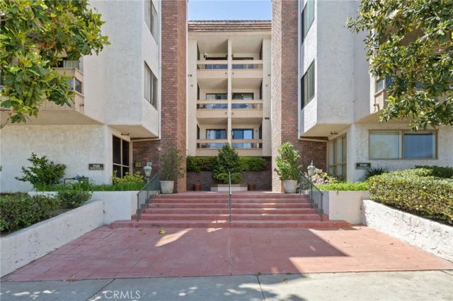 17106 Burbank, Encino, CA 91316