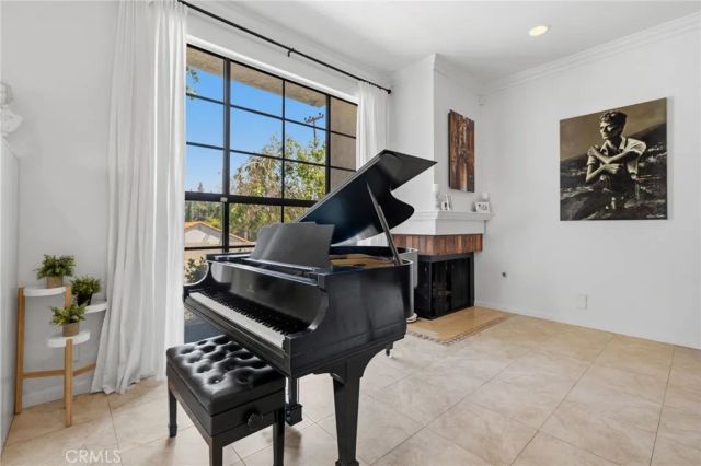 17106 Burbank, Encino, CA 91316