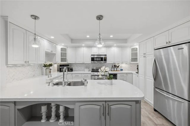 17106 Burbank, Encino, CA 91316