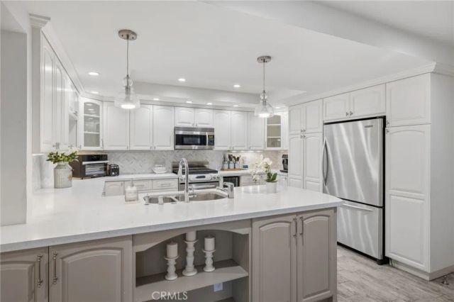 17106 Burbank, Encino, CA 91316