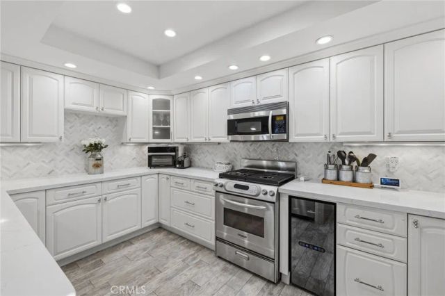 17106 Burbank, Encino, CA 91316