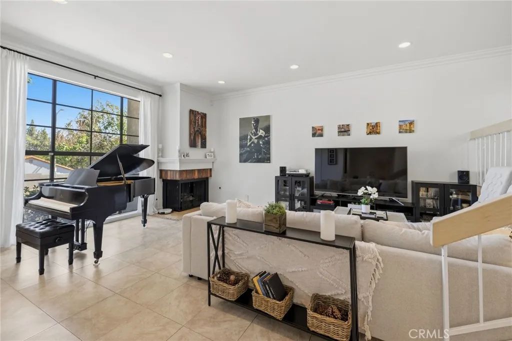 17106 Burbank, Encino, CA 91316