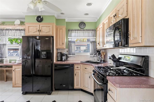 317 Oconnor Road, North Babylon, NY 11703