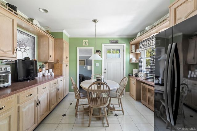 317 Oconnor Road, North Babylon, NY 11703