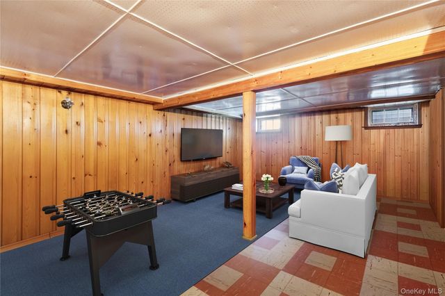317 Oconnor Road, North Babylon, NY 11703
