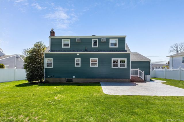 317 Oconnor Road, North Babylon, NY 11703
