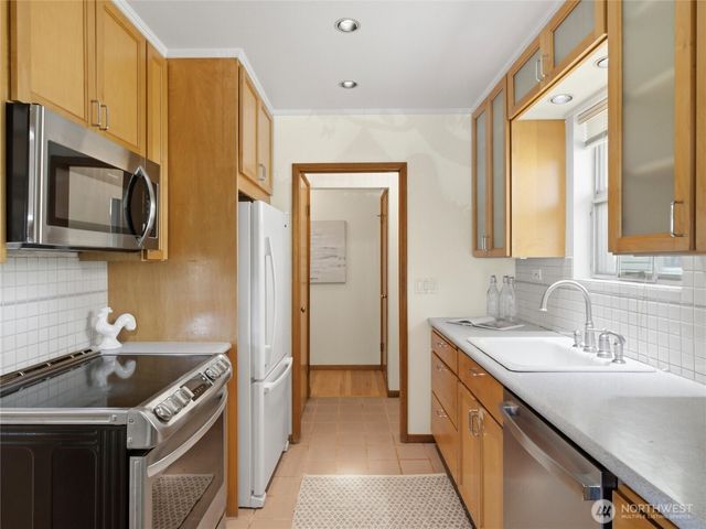 7305 Earl Avenue NW, Seattle, WA 98117
