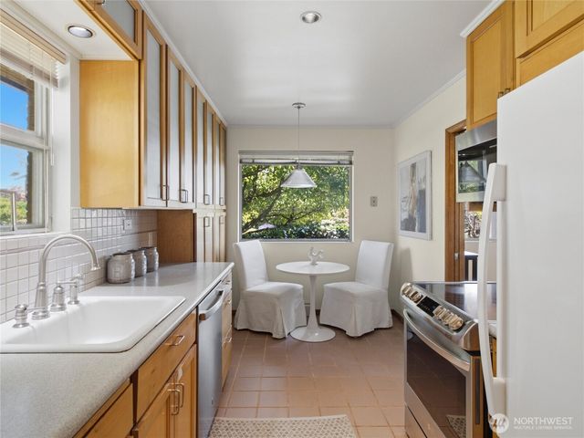 7305 Earl Avenue NW, Seattle, WA 98117