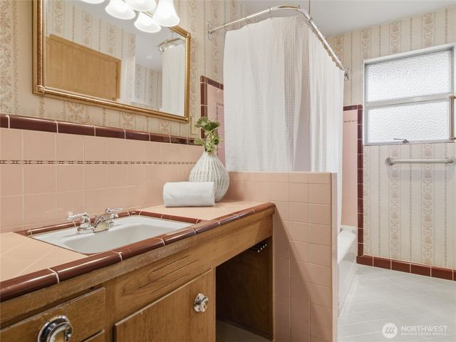7305 Earl Avenue NW, Seattle, WA 98117