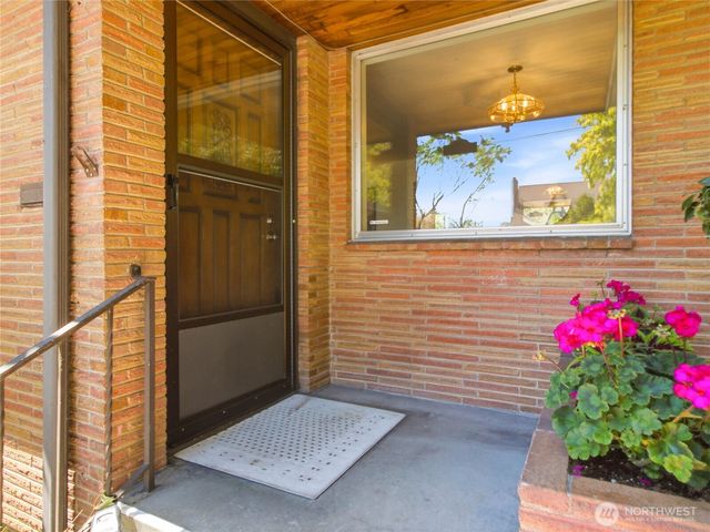 7305 Earl Avenue NW, Seattle, WA 98117