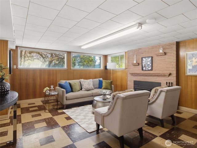 7305 Earl Avenue NW, Seattle, WA 98117
