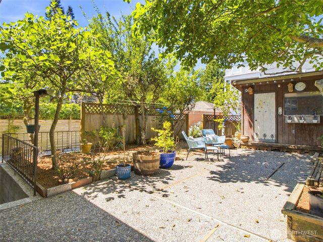 7305 Earl Avenue NW, Seattle, WA 98117