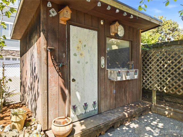 7305 Earl Avenue NW, Seattle, WA 98117