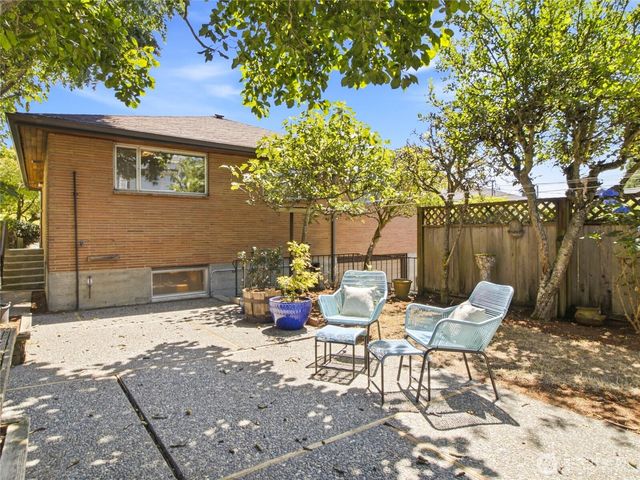 7305 Earl Avenue NW, Seattle, WA 98117