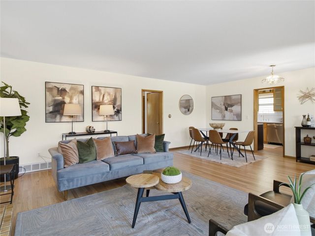 7305 Earl Avenue NW, Seattle, WA 98117