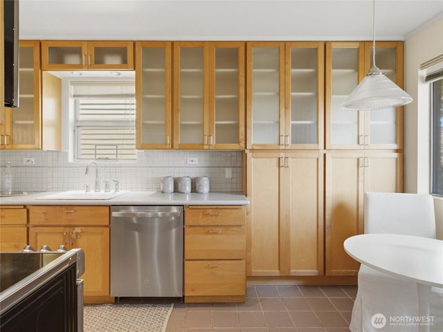 7305 Earl Avenue NW, Seattle, WA 98117
