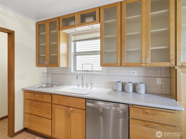7305 Earl Avenue NW, Seattle, WA 98117