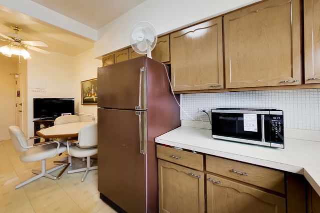 6040 N TROY Street 401, Chicago, IL 60659