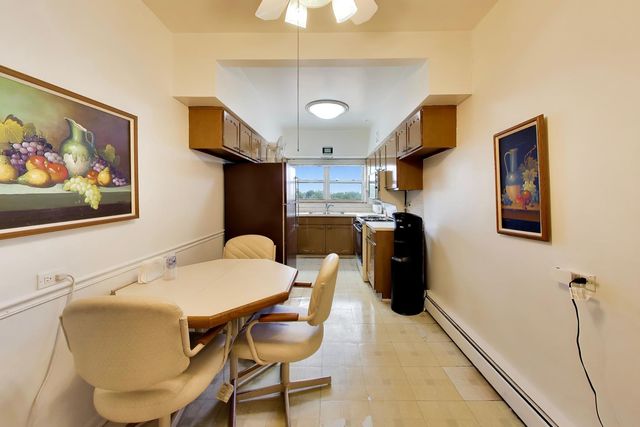 6040 N TROY Street 401, Chicago, IL 60659