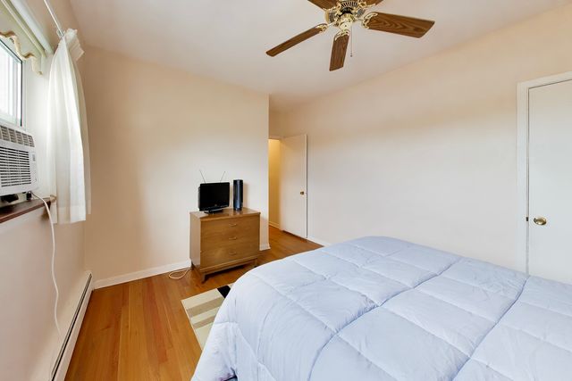 6040 N TROY Street 401, Chicago, IL 60659