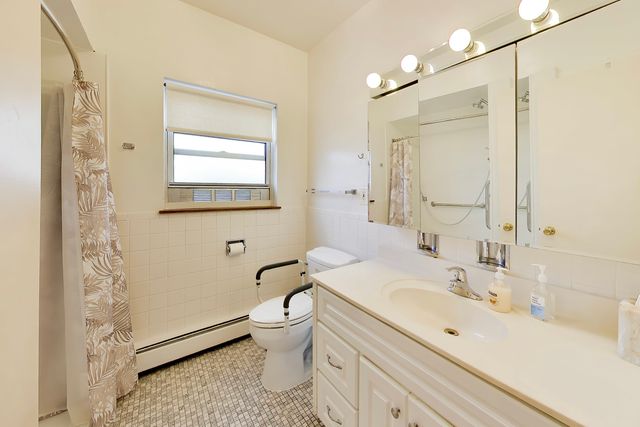 6040 N TROY Street 401, Chicago, IL 60659