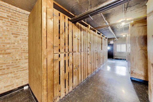 6040 N TROY Street 401, Chicago, IL 60659