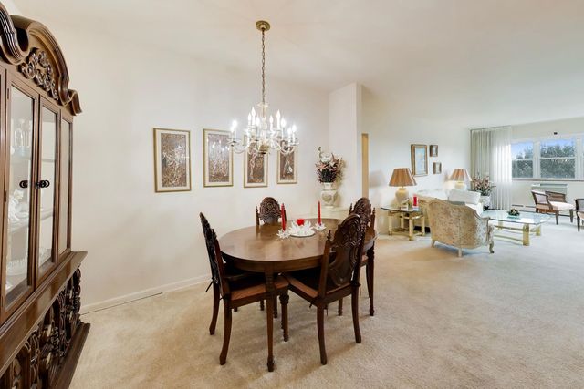 6040 N TROY Street 401, Chicago, IL 60659
