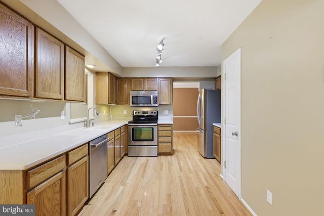 11913 HOLLY SPRING DR, Great Falls, VA 22066