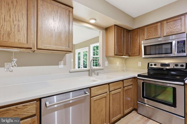 11913 HOLLY SPRING DR, Great Falls, VA 22066