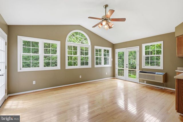 11913 HOLLY SPRING DR, Great Falls, VA 22066