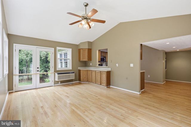 11913 HOLLY SPRING DR, Great Falls, VA 22066