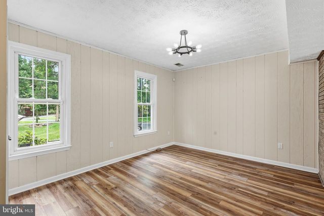 11913 HOLLY SPRING DR, Great Falls, VA 22066