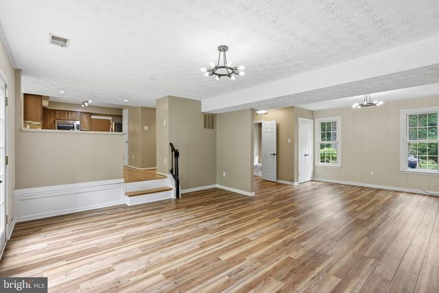 11913 HOLLY SPRING DR, Great Falls, VA 22066