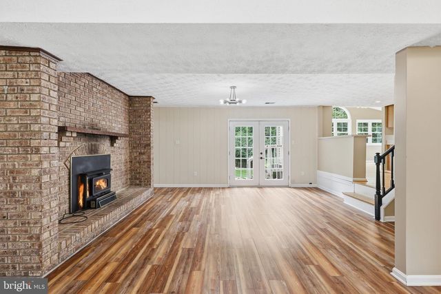 11913 HOLLY SPRING DR, Great Falls, VA 22066