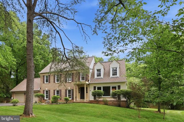 11913 HOLLY SPRING DR, Great Falls, VA 22066