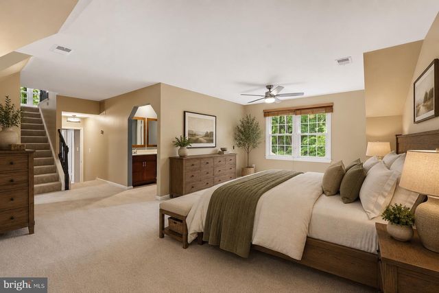 11913 HOLLY SPRING DR, Great Falls, VA 22066