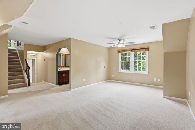 11913 HOLLY SPRING DR, Great Falls, VA 22066