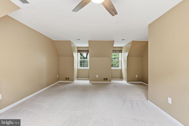 11913 HOLLY SPRING DR, Great Falls, VA 22066