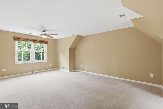 11913 HOLLY SPRING DR, Great Falls, VA 22066