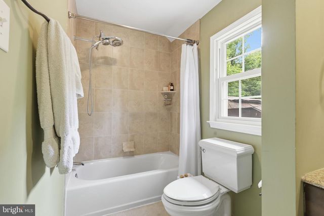 11913 HOLLY SPRING DR, Great Falls, VA 22066