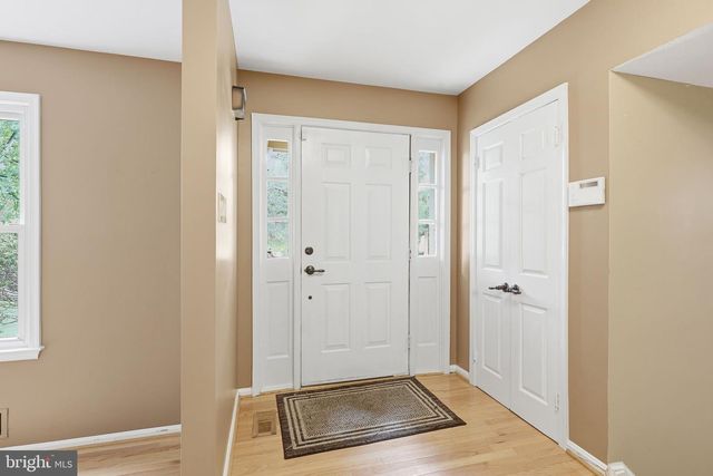11913 HOLLY SPRING DR, Great Falls, VA 22066