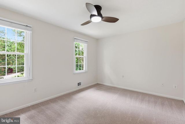 11913 HOLLY SPRING DR, Great Falls, VA 22066