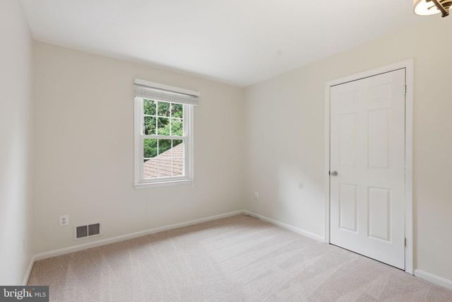 11913 HOLLY SPRING DR, Great Falls, VA 22066