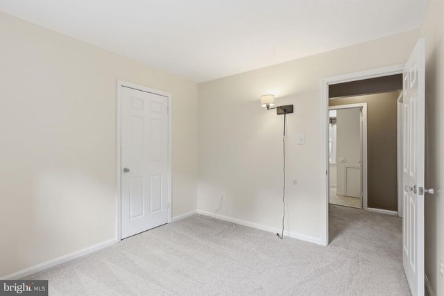 11913 HOLLY SPRING DR, Great Falls, VA 22066
