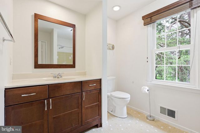 11913 HOLLY SPRING DR, Great Falls, VA 22066